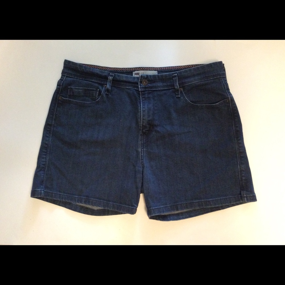 LEVI’S WOMEN’S SHORTS SIZE 12